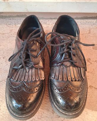 Scarpe stringate in stile Brogue