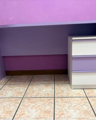 letto singolo, scrivania e comodino