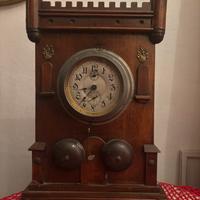 Orologio in legno antico