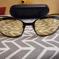 Occhiali Fendi con lenti gialle.