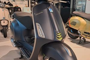 Vespa Primavera 50 Tech Bauletto + supporto omaggi