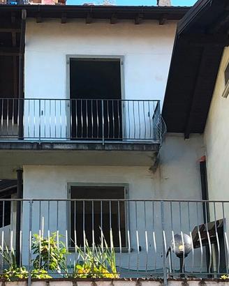 Villetta al rustico con box di 40 mq e giardino