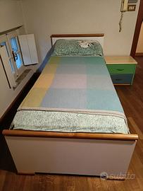  letto singolo con materasso e comodino 