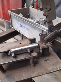 Saldatore a filo continuo