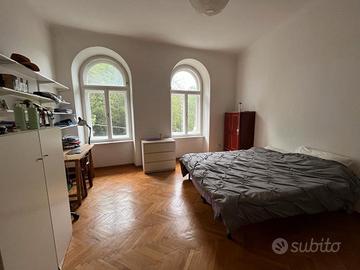 Ampia singola in appartamento di musicisti