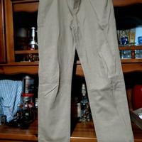 pantaloni blu e pantaloni beige anni 14