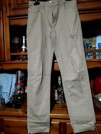 pantaloni blu e pantaloni beige anni 14