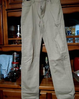 pantaloni blu e pantaloni beige anni 14