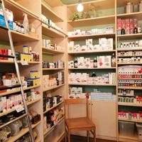 Scaffale a parete / bancone / armadio