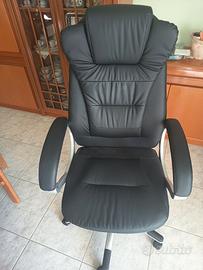 sedia da ufficio o scrivania 
