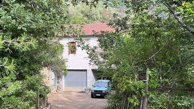 Rustico / Casale di 80 m² con 5 locali e box auto 