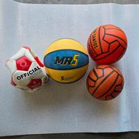 Lotto di 4 palloni da sport 