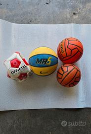 Lotto di 4 palloni da sport 