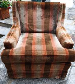 Poltrona vintage imbottita.