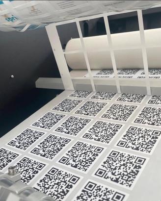 Fustellatore digitale per etichette adesive