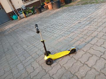 Monopattino a tre ruote per bambini