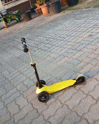 Monopattino a tre ruote per bambini
