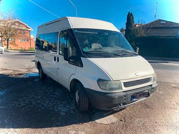 vende uno Ford Transit 2003