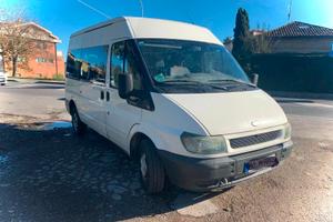 vende uno Ford Transit 2003