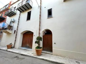 2 LOCALI A MONREALE