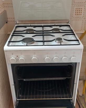 Cucina a Gas 4 fuochi  con forno | SMEG