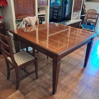 Tavolo massello quadrato allungabile e sedie