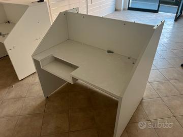 Scrivania desk