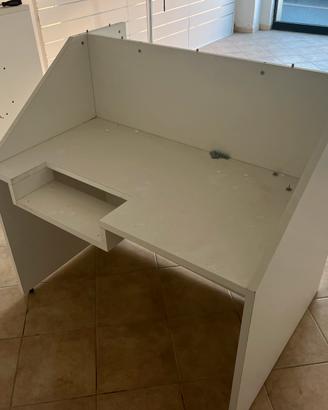 Scrivania desk