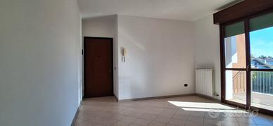 Bilocale appena ristrutturato semi arredato