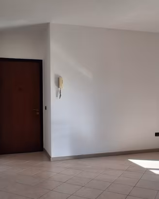 Bilocale appena ristrutturato semi arredato