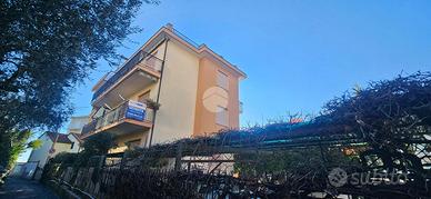 2 LOCALI A DIANO MARINA