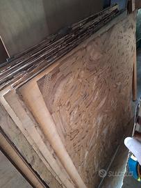 Radica di noce incollata su compensato