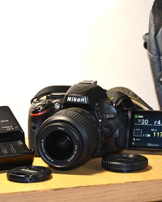 Fotocamera Nikon D5100 con Nikon 18-55 VR