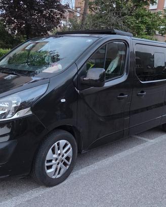 Furgone Opel Vivaro con possibilità di campe