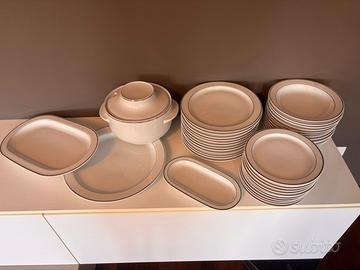 Set di stoviglie/piatti