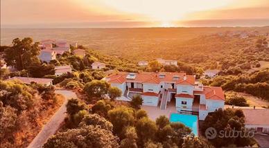 Bilocale con vista mare e piscina