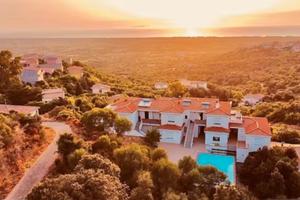 Bilocale con vista mare e piscina