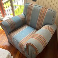 Poltrona imbottita in tessuto Rubelli