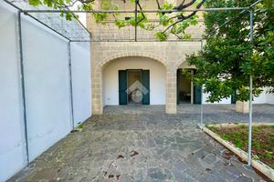 CASA SEMINDIPENDENTE A UGENTO