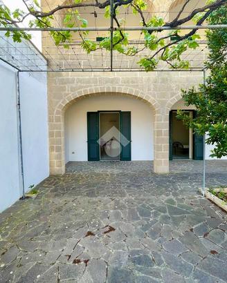 CASA SEMINDIPENDENTE A UGENTO