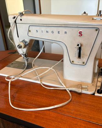 Macchina da cucire con mobile - Singer 239
