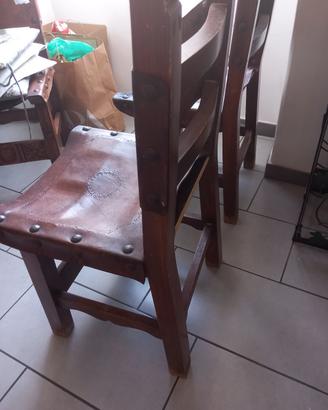 2 sedie da aggiustare 