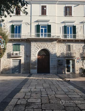 Trani Piazza Mazzini- 210 mq- Palazzo storico