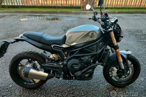Moto Benelli Leoncino 800