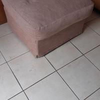 poggiapiedi con ruote