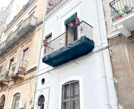 Indipendente con terrazzo zona corso italia