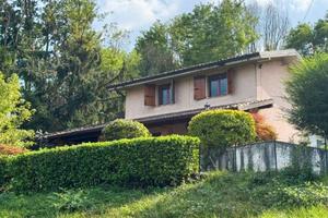Casa indipendente di 173 m² con 4 locali e posto a