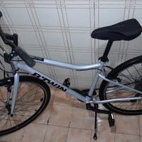 Bici Btwin Riveside 120.
Cambio Shimano 1x8.