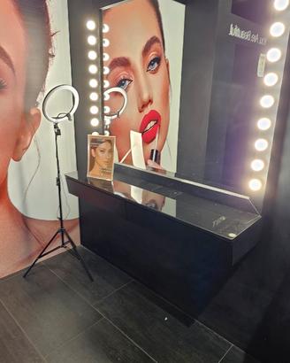 arredamento negozio Make Up