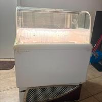 Banco vetrina per gelato Tecfrigo Carisma 4+4
